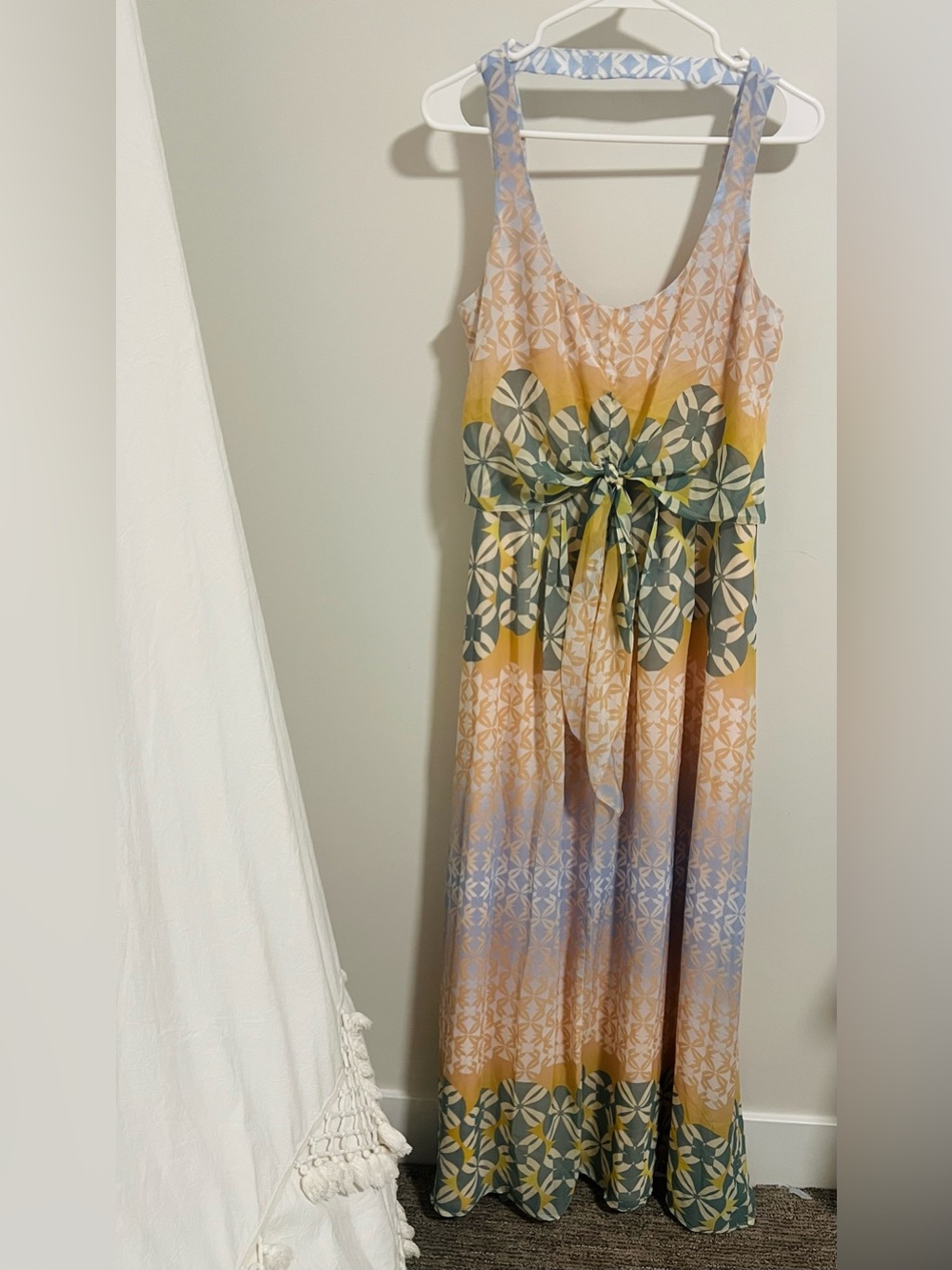 Jessica Simpson Sleeveless Tie-Front long Maxi Dress. Size 10.